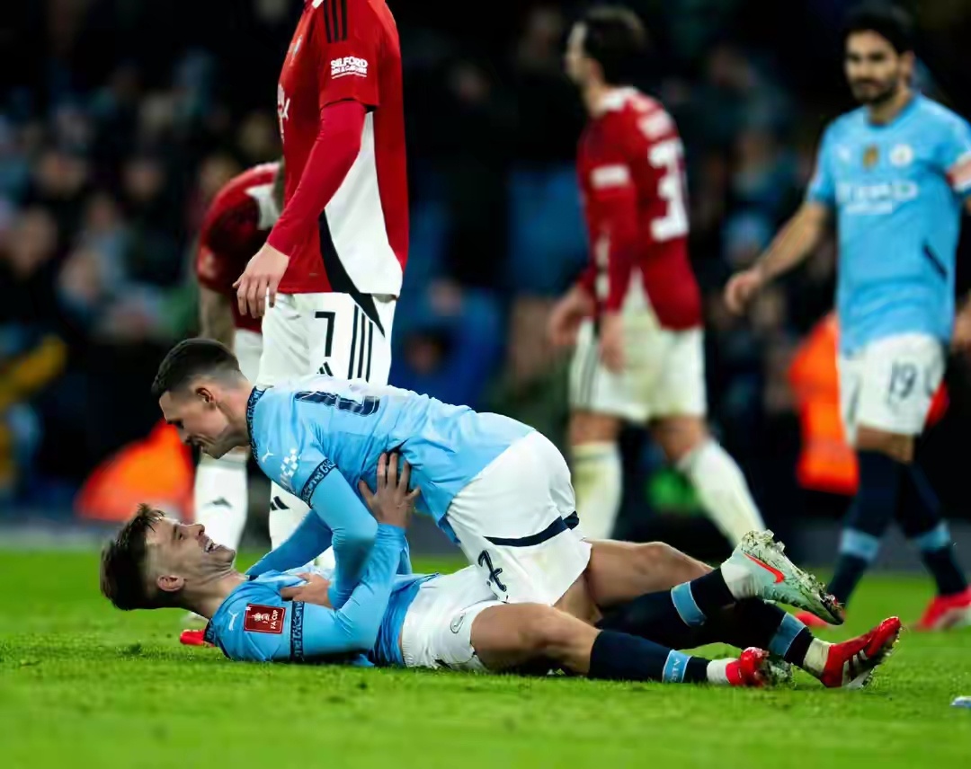 包含比赛场上火爆：德国队力挫对手的词条