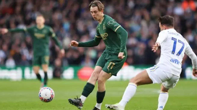 包含布里斯托城与利兹联对决，角逐英格兰杯的词条