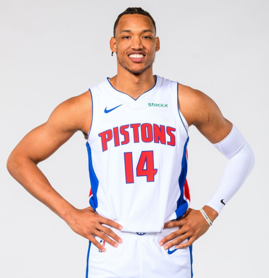 关于湖人年轻球员摩尔表现抢眼,赢得主帅赞赏的信息 关于湖人年轻球员摩尔表现抢眼,赢得主帅赞赏的信息