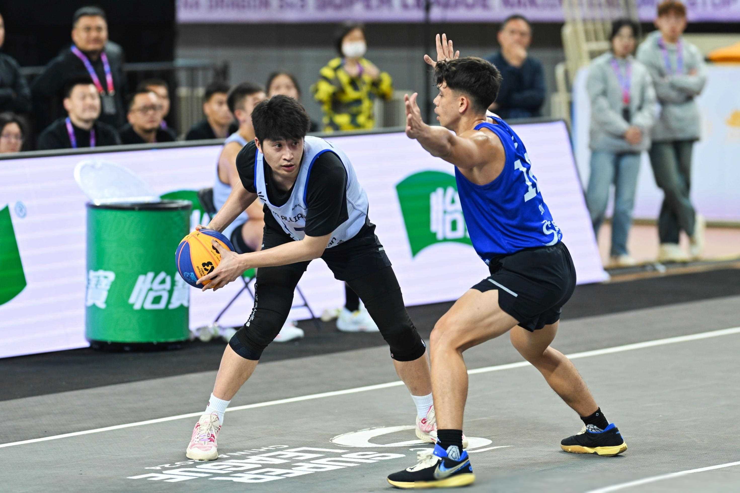 关于篮球比赛中球员们发挥出色，圈粉无数的信息