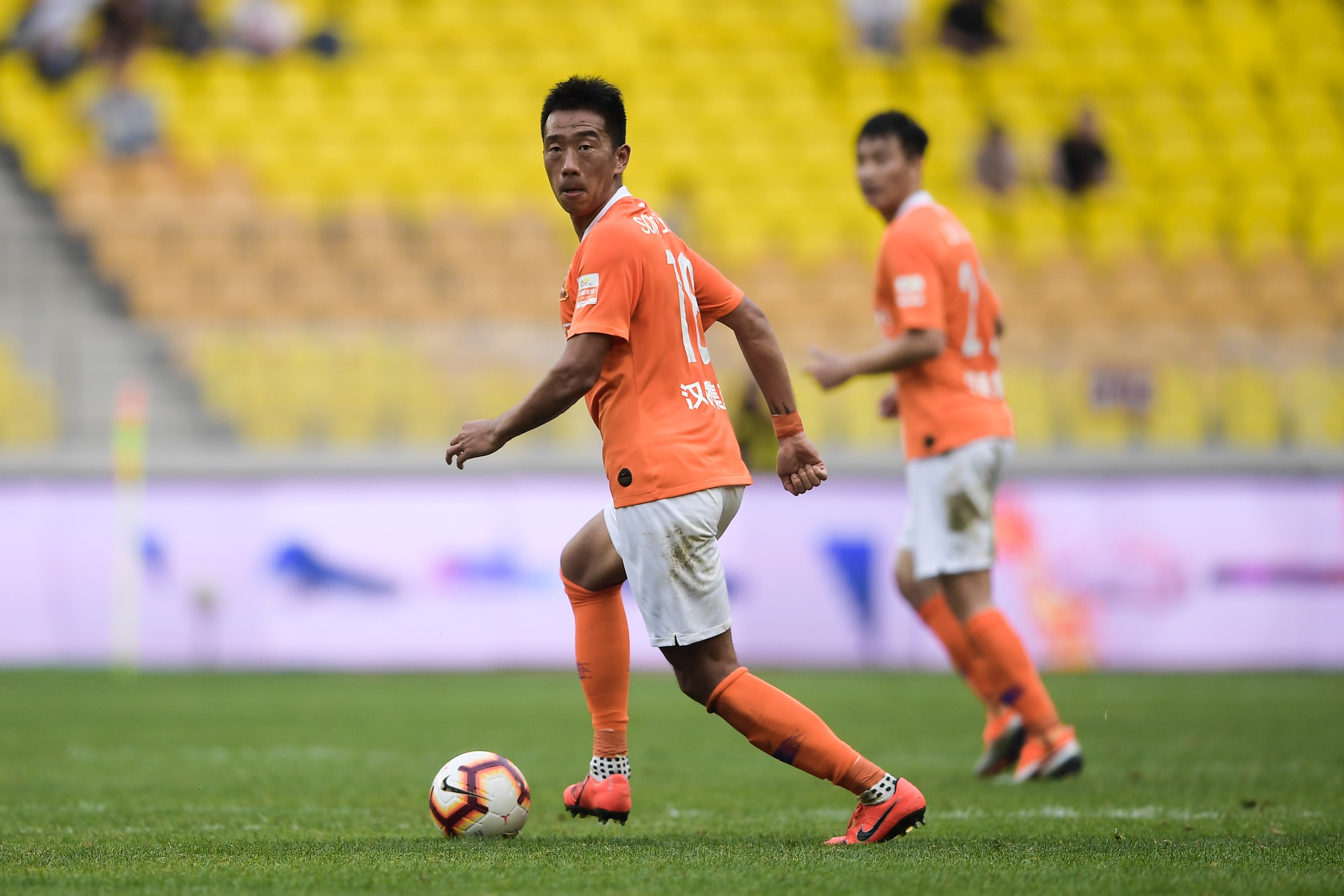 包含武汉卓尔客场击败天津泰达，取得三连胜的词条