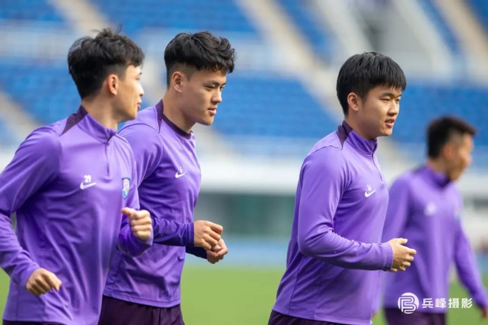 滑铁卢主场大胜,球队士气正盛的简单介绍 滑铁卢主场大胜,球队士气正盛的简单介绍