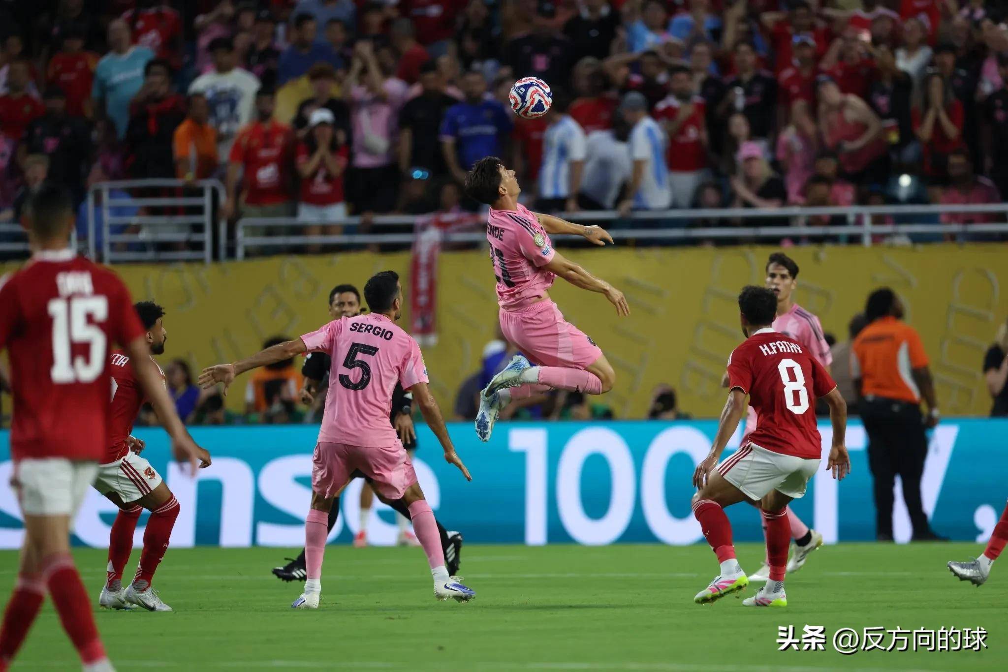 苏格兰队在国际足球联赛中迎战强敌 苏格兰队在国际足球联赛中迎战强敌