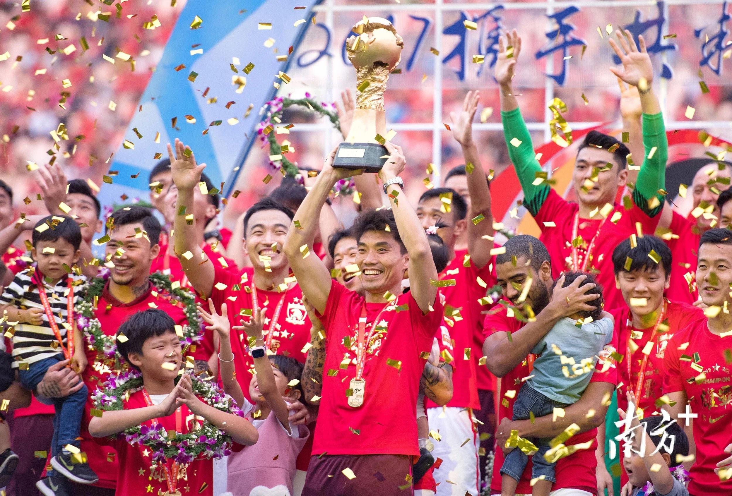 关于在广州队赛场上演中超,碾压,引发观众齐声高喊的信息 关于在广州队赛场上演中超,碾压,引发观众齐声高喊的信息