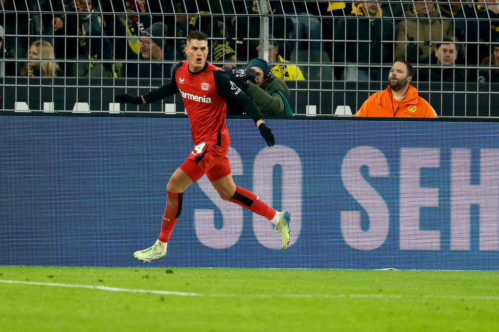 包含勒沃库森大胜弗赖堡,取得关键胜利的词条 包含勒沃库森大胜弗赖堡,取得关键胜利的词条