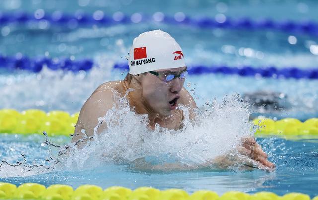 杏彩体育亚洲官网-游泳冠军在比赛中刷新记录夺得冠军