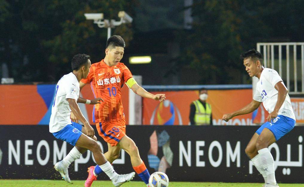 惊险比赛燃爆全场,东亚球队成功晋级 惊险比赛燃爆全场,东亚球队成功晋级
