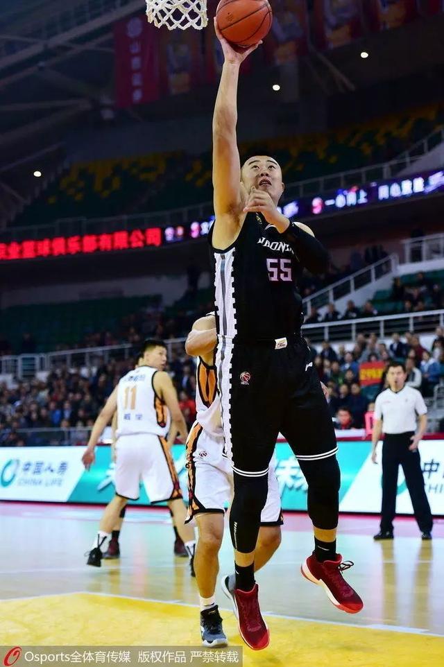 战术巧妙布置，球队成功摘得胜利的果实