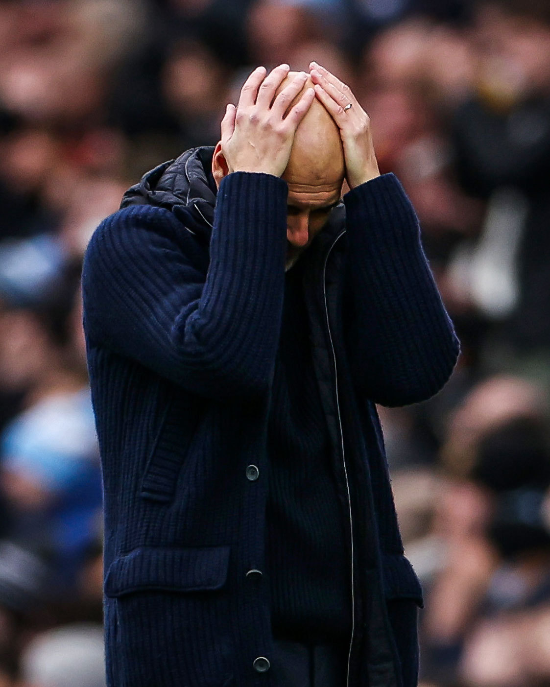 杏彩体育中国官网-曼城前锋遭红牌罚下，球队演员饱受伤痛的简单介绍