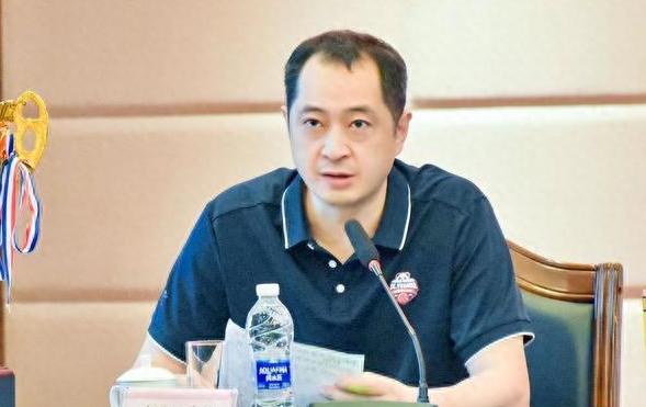 四川队主教练精心部署,指导队员全力拼搏 四川队主教练精心部署,指导队员全力拼搏