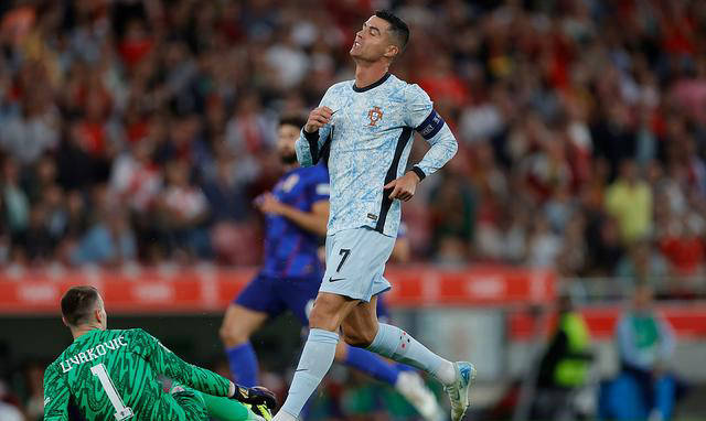 杏彩体育网站-足球攻守转换瞬间令人叹为观止的简单介绍