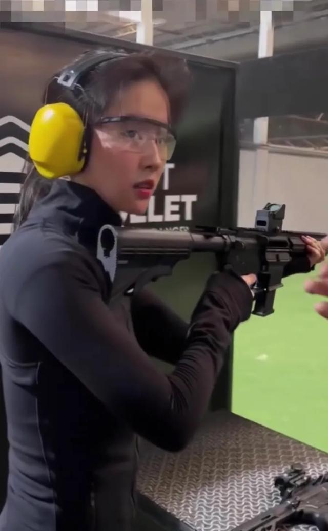 包含射击项目中的精准之战,选手心无旁骛专注击中目标的词条 包含射击项目中的精准之战,选手心无旁骛专注击中目标的词条