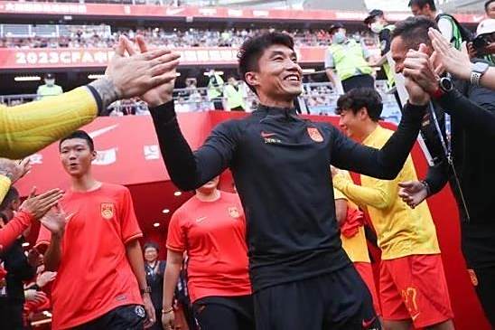 包含新疆球员代表国家队出征引发关注的词条 包含新疆球员代表国家队出征引发关注的词条