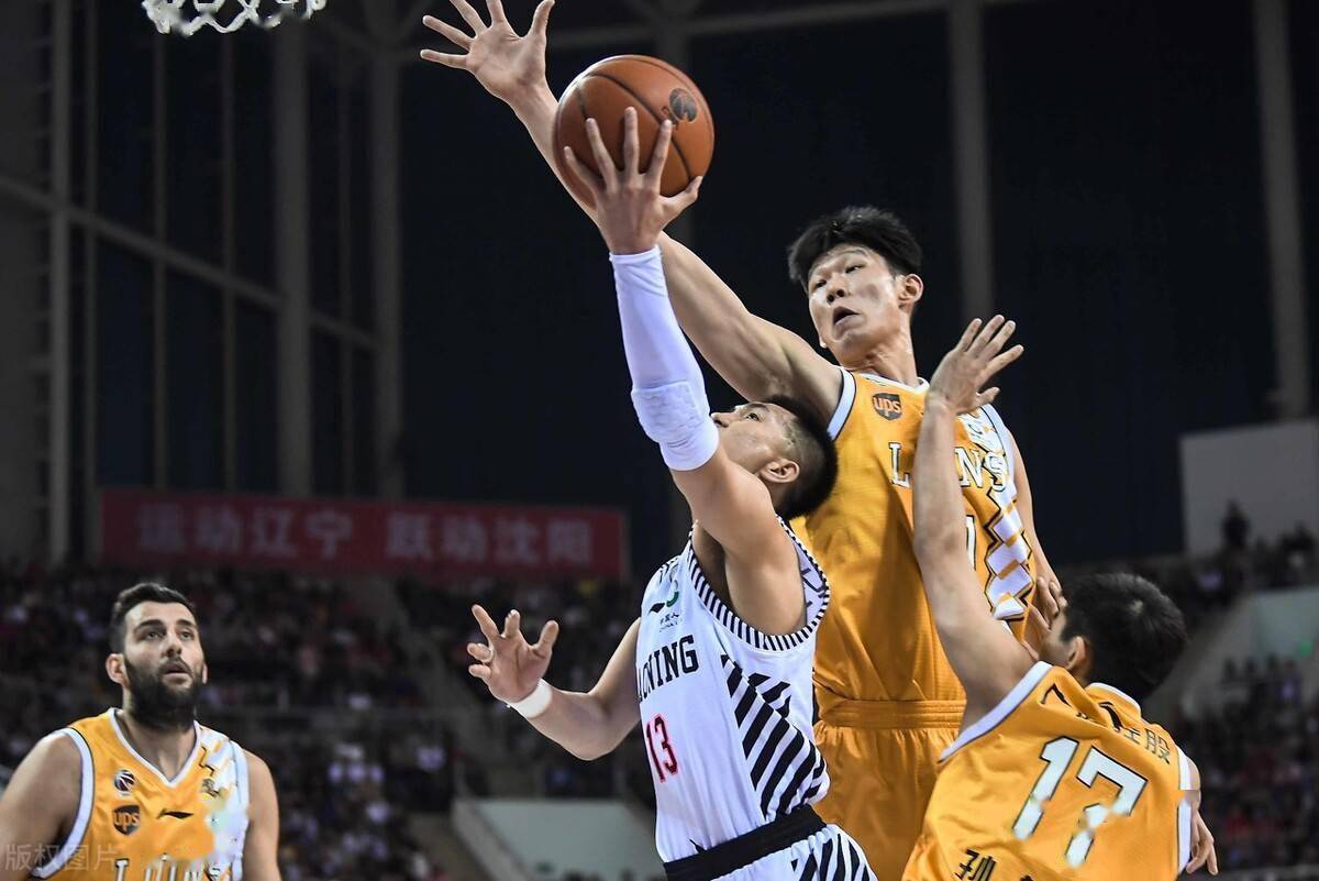 关于沙尔克遭遇四连败，球队危险境地的信息