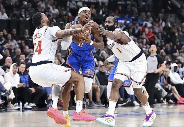 杏彩体育网站-快船遭火箭双围攻，西区决赛不看好的简单介绍