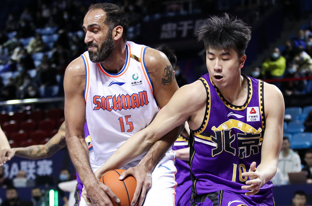 强队独占鳌头,成为焦点话题 强队独占鳌头,成为焦点话题