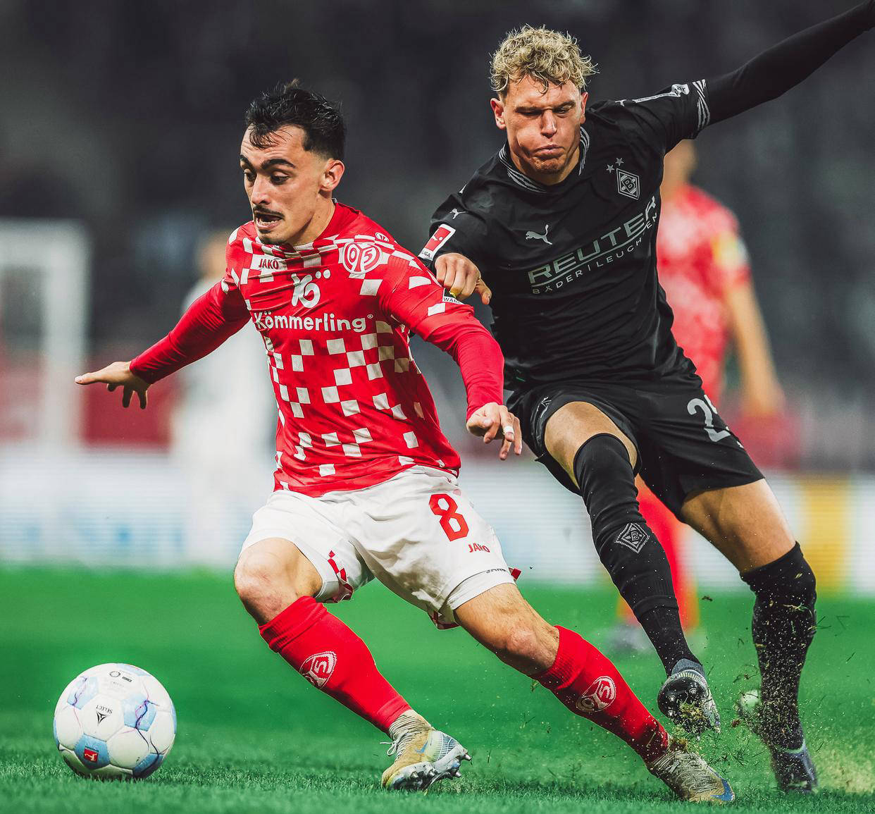 包含门兴格拉德巴赫年轻球员逐渐崭露头角，成为德甲瞩目新秀的词条