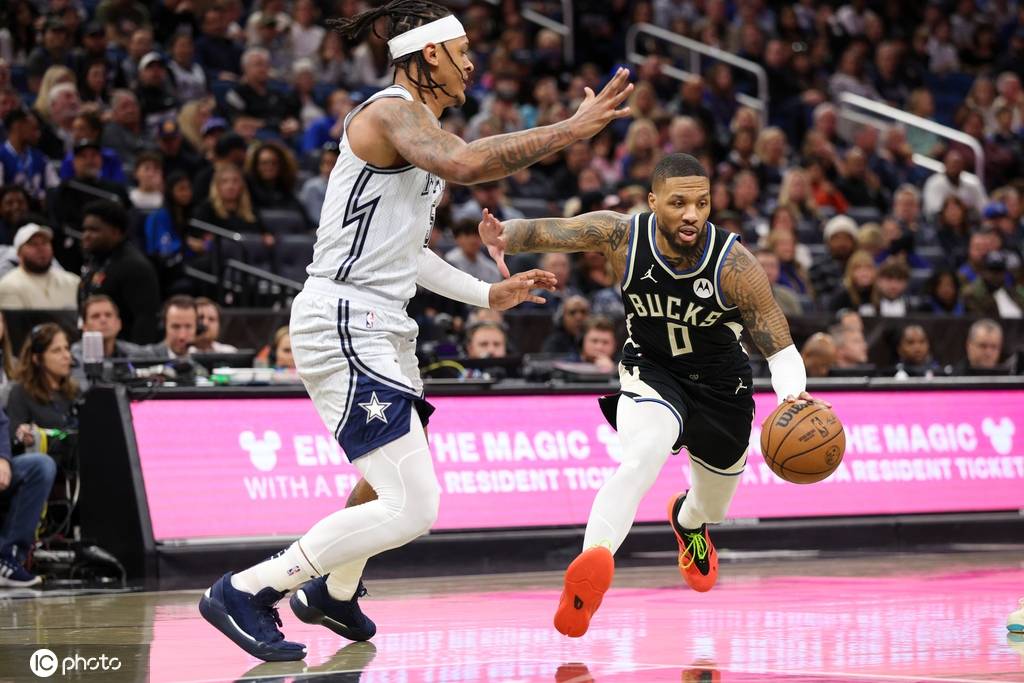 关于开拓者客场击败魔术，利拉德三分狂轰的信息