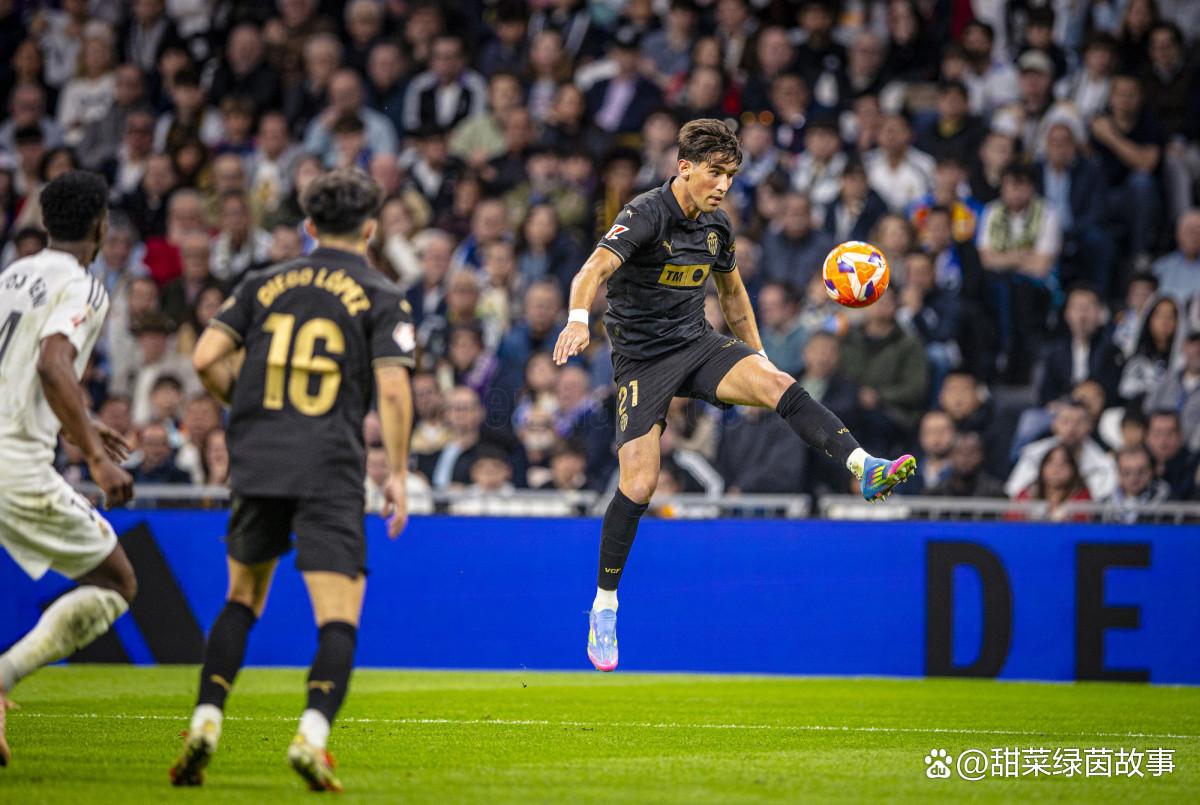 包含瓦伦西亚客场战平，保持不败纪录的词条