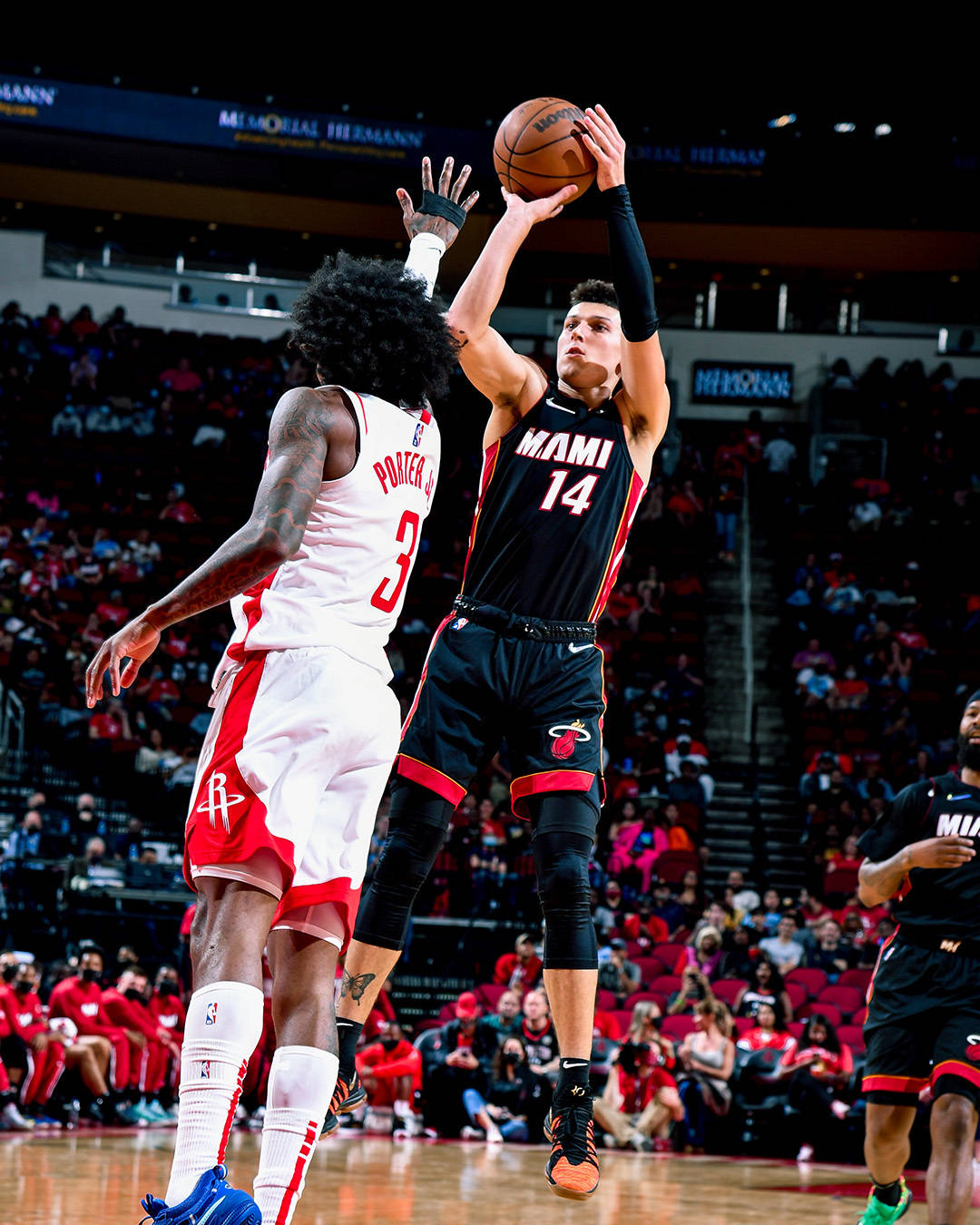 热火双核火力全开,横扫山猫 热火双核火力全开,横扫山猫