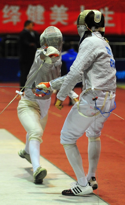 平民运动员在击剑比赛中实力夺冠，成就非凡的简单介绍