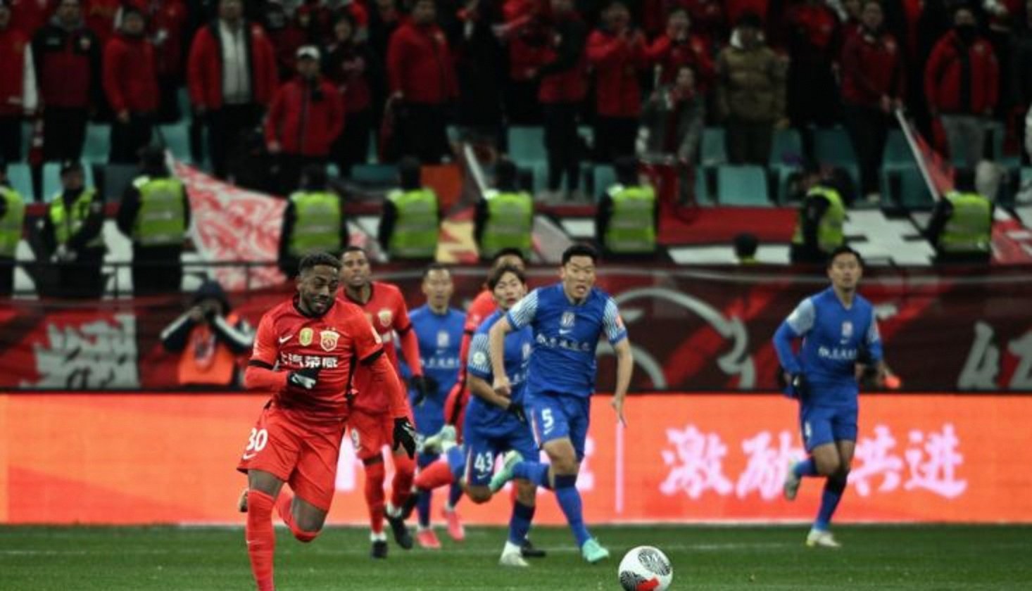 杏彩体育亚洲官网-惊险刺激，两支强队的激烈交锋轰动球迷的简单介绍